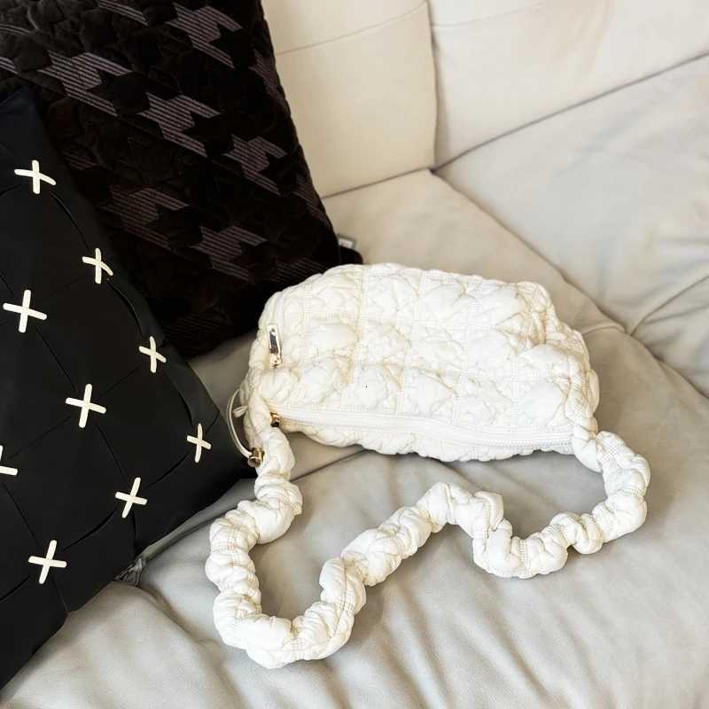 Womens down cotton pleated lightweight commuter versatile large capacity shoulder messenger bag cloud bagT251110