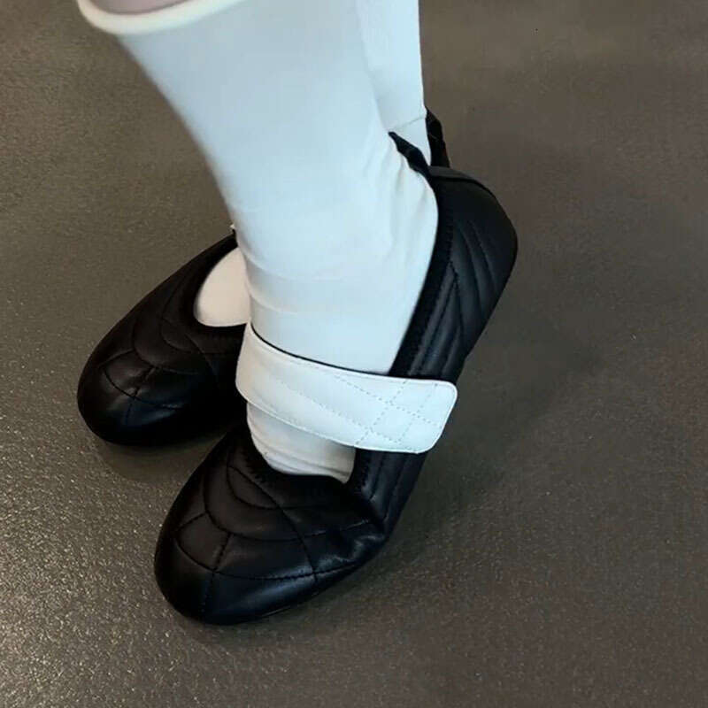 2025 Fall Round Toe Velcro Mary Jane for Women Comfortable Flats Designer Shoe Soft Sole Color Block Ballet Shoes