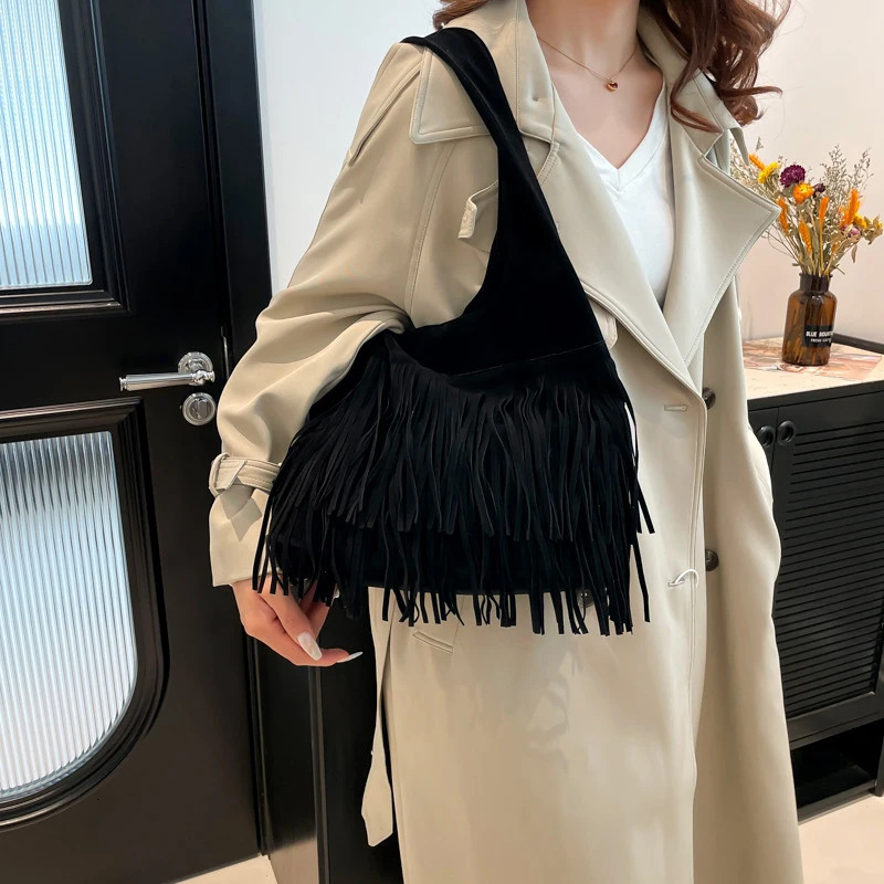 Women Frosted Tassel Shoulder Bag Faux Suede Fringe Underarm Bag Large Capacity Travel Tote Handbag Female Shopping Bag 251110