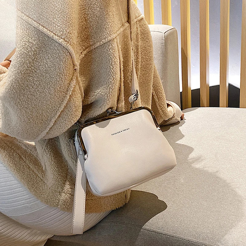 2025 New Shell Women's Cross Clip Designer Handbag PU Leather Crossbody Bag Designer Women's Fashion Wallet3