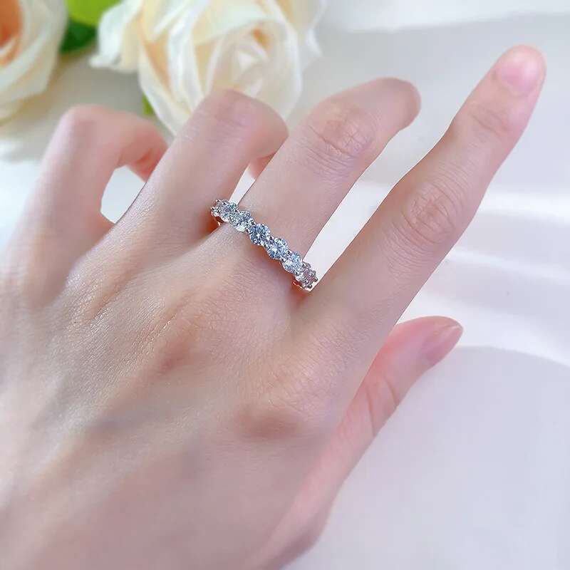 2025 Ins Top Sell Elegant Simple Fine Jewelry 4MM Round White Lab Moissanite Diamond 100% 925 Sterling Silver Women Wedding Ring