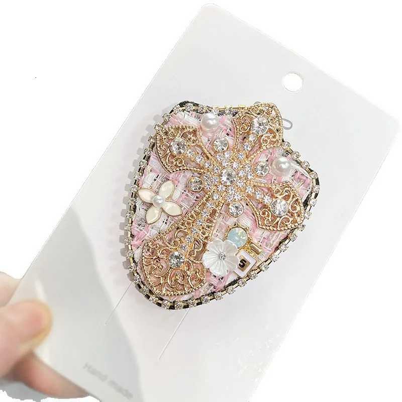 Luxury Korean Rhinestone Pearl Cross Brooches for Women Elegant Sweater Suit Badge Lapel Pins Fashion Jewelry Accessories Y251111