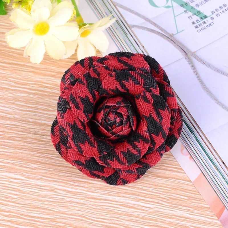 Luxury Retro Fabric Camellia Flower Brooch Pins for Women Fashion Cardigan Coat Corsage Lapel Pin Clothing Jewelry Accessories Girls Y251111