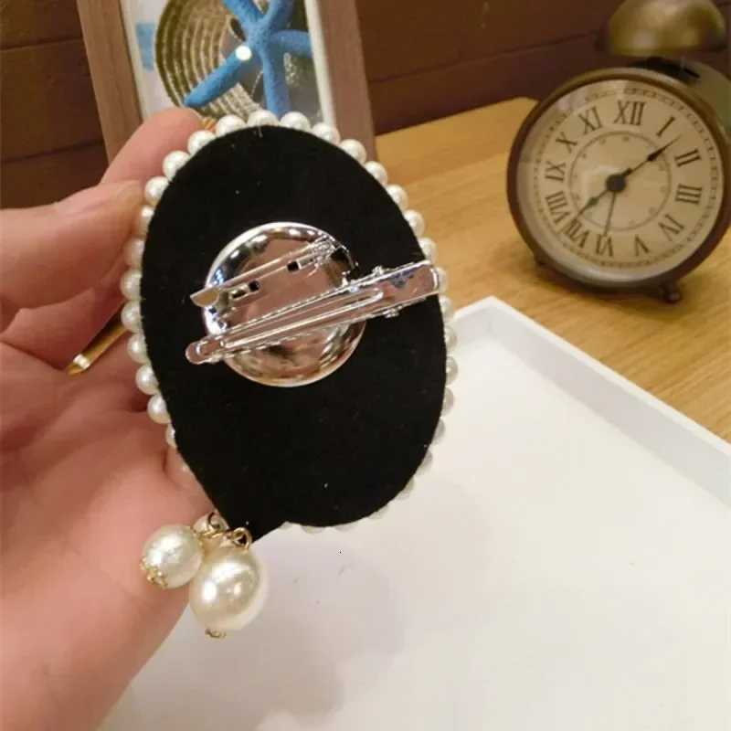 Luxury Korean Fashion Crystal Pearl Tassel Brooch Fabric Bowknot Badge Lapel Pins for Women Shawl Scarf Buckle Corsage Jewelry Y251111