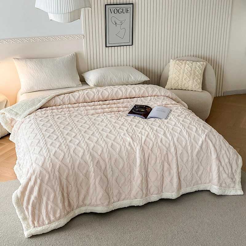 Blanket Luxurious Double-Layer Jacquard Throw Blanket Extra-Thick Plush for Cozy WarmthStylish Home Dcor Couch or Bed C251111