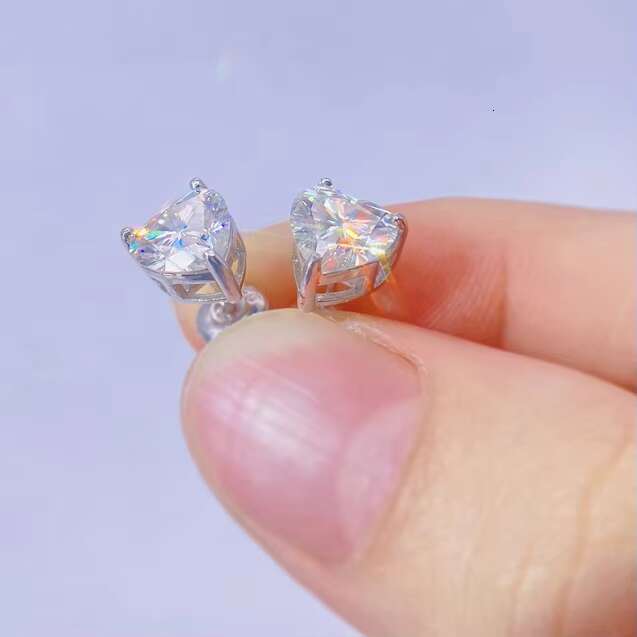Top Sale Trendy 2021 Good Quality Heart Cut VVS D Color Moissanite Lad Diamond Fashion Luxury Silver Studs Earrings