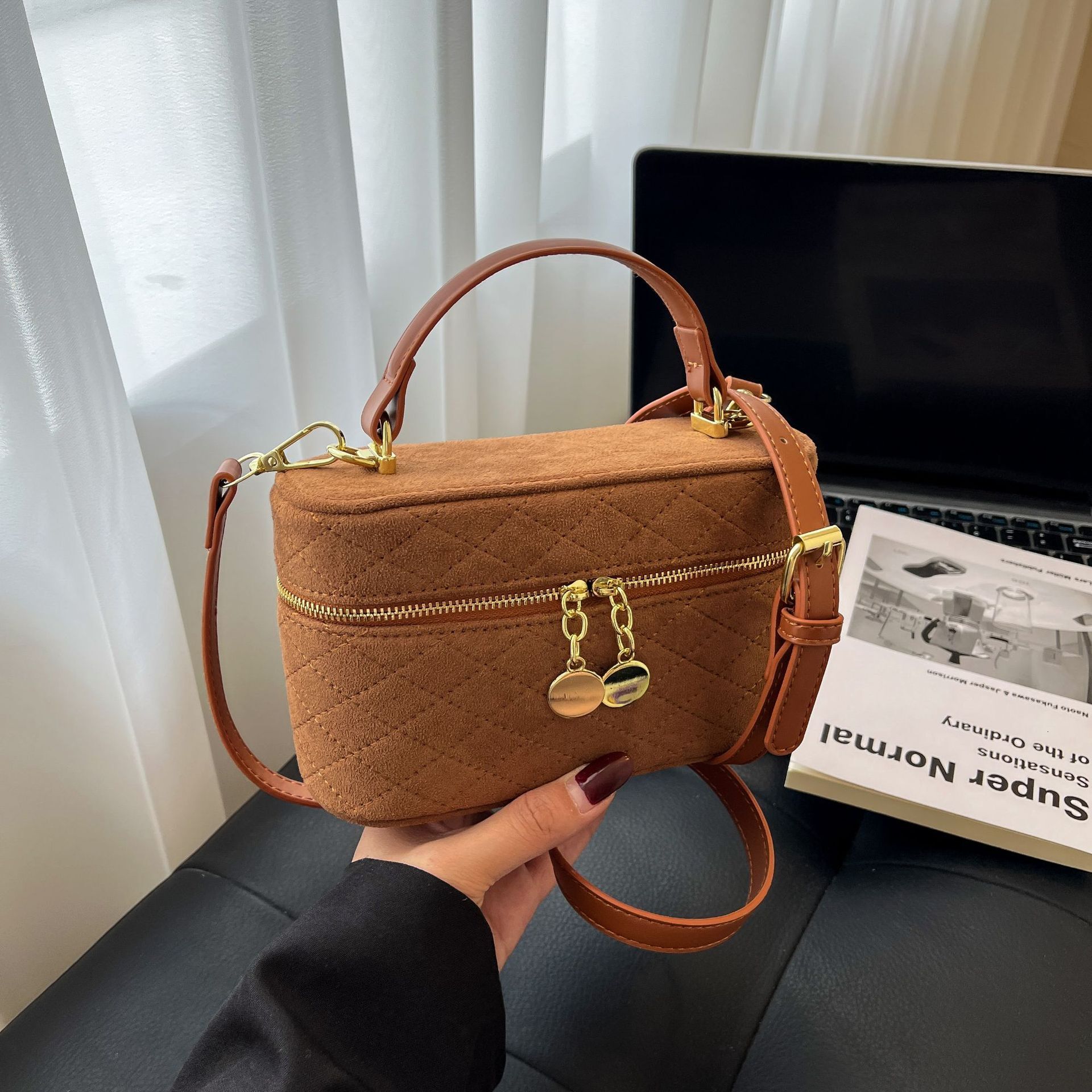 Luxury Brand Designer Bag High-End Matte Small Square Bag With Quilted Stitching, Vintage Women's Trendy Chain Fashion Crossbody Bag, Versatile H