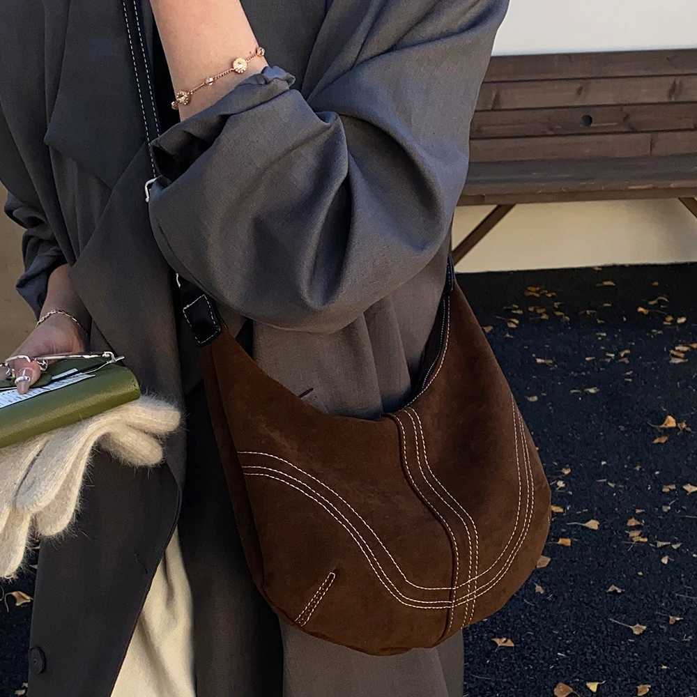 New Womens Underarm Bag with a Fashionable and Luxurious Feel Lazy and Versatile Semi-Circular Bag Single Shoulder Crossbody BagT251110