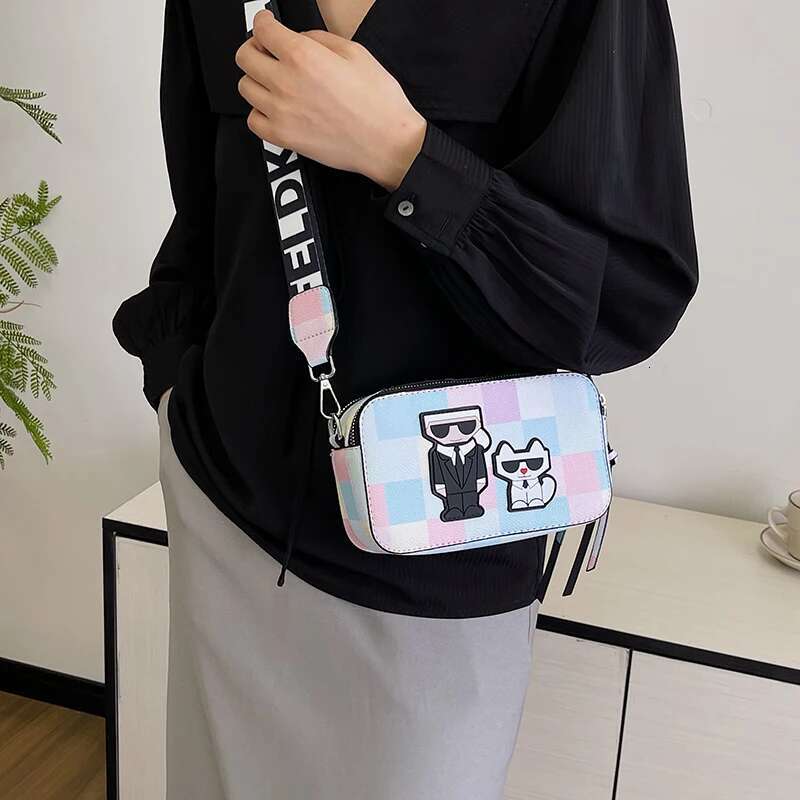 2025 New Fashionable Large Capacity Crossbody Bag Retro Design Minimalist Leather Crossbody Bag Solid Color Women's Handbag4