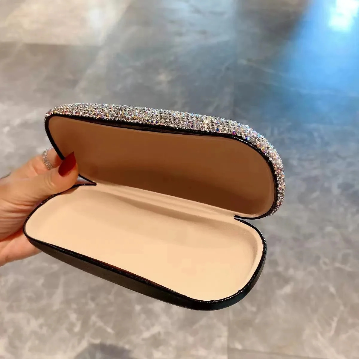 Diamond Glasses Box for Cars Womens Fashion Flash Reading Myopia Sunglasses Protective Cover Pressure Glasses Storage Box 250409