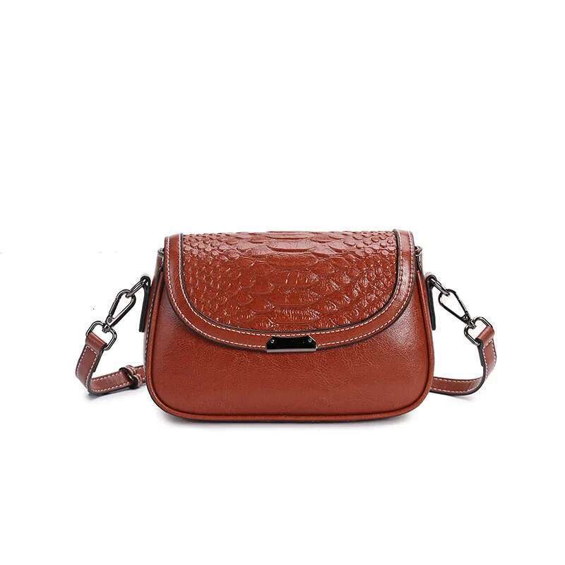 Summer Lightweight Messenger Oil Wax Skin Leather Shoulder Crossbody Bag High Quality Cowhide Casual Women's Handbag