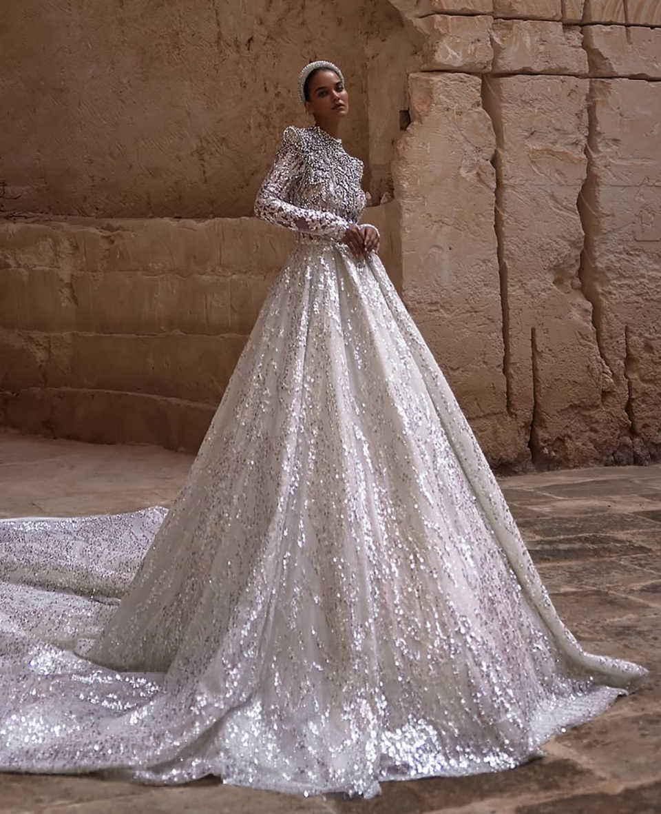 Crystals Gorgeous Ball Gown Wedding Dresses With Strapless Bling Sequins Appliques Chapel Gown Backless Custom Made Plus Size Bridal Gown Vestidos De 