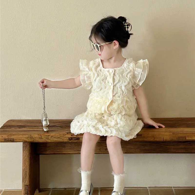 Girls Summer Set New Slish Korean Edition Childrens 3D Solid Color Little Flying Sleeve Top+Shorts Childrens SetXJ250410