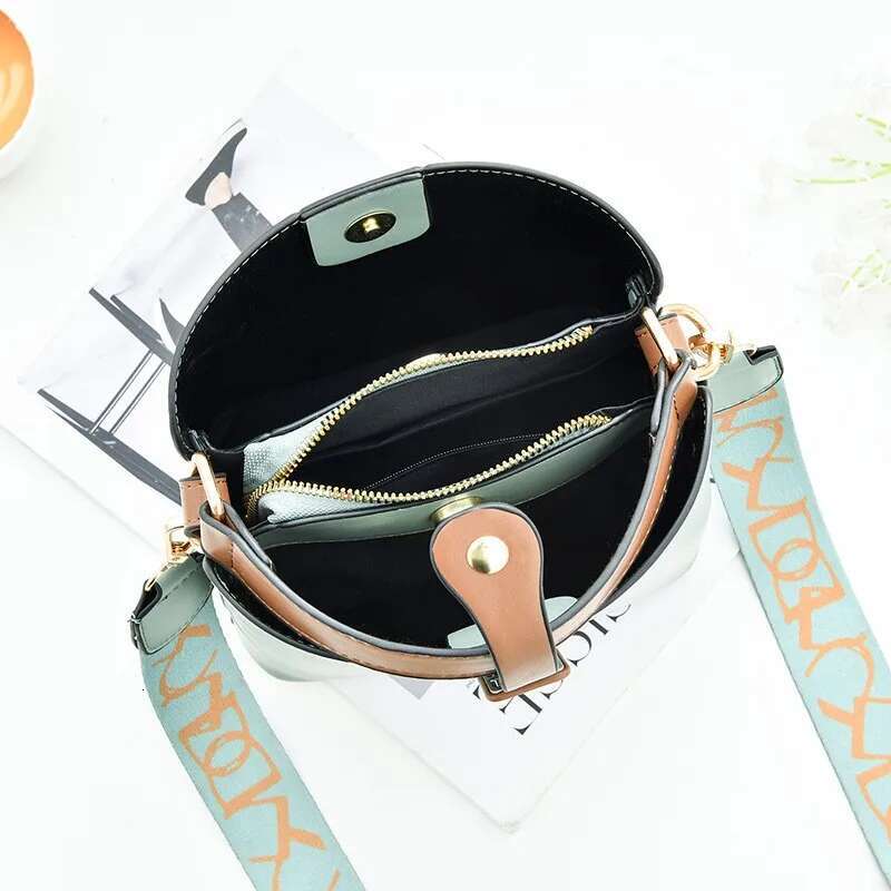 2025 New Elegant Designer Women's Bucket Bag Detachable Wide Shoulder Strap Fashion Solid Color Crossbody Bag Handbag1