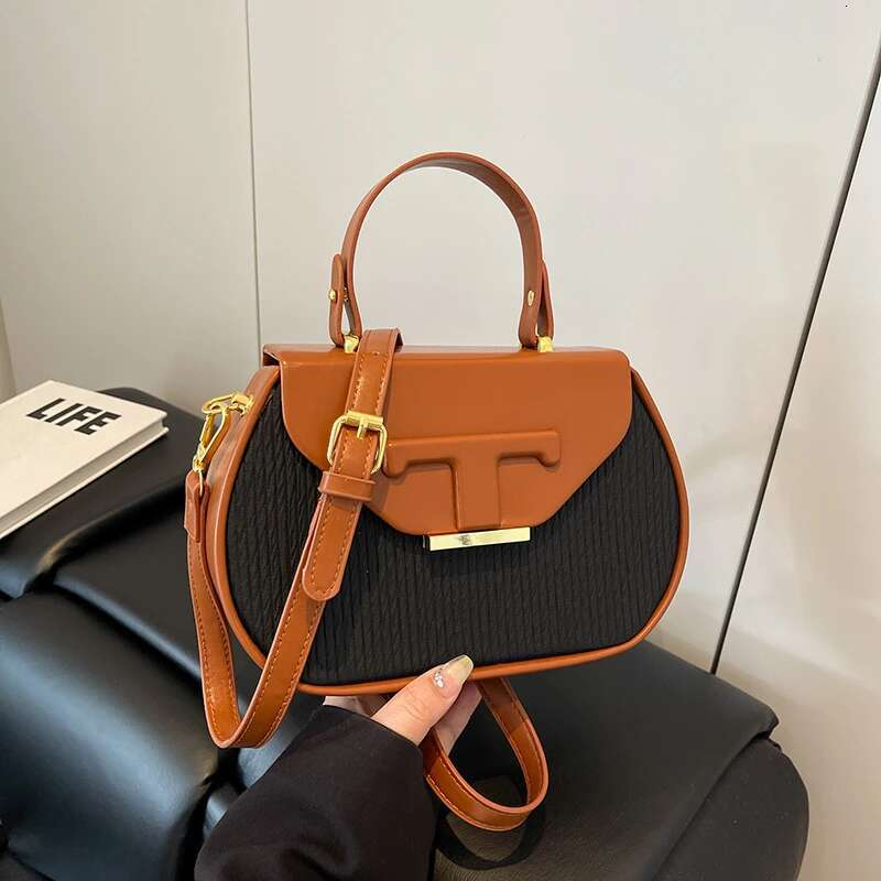 2025 new crossbody bag women's simple retro leather handbag designer wallet solid color commuting handbag large capacity5