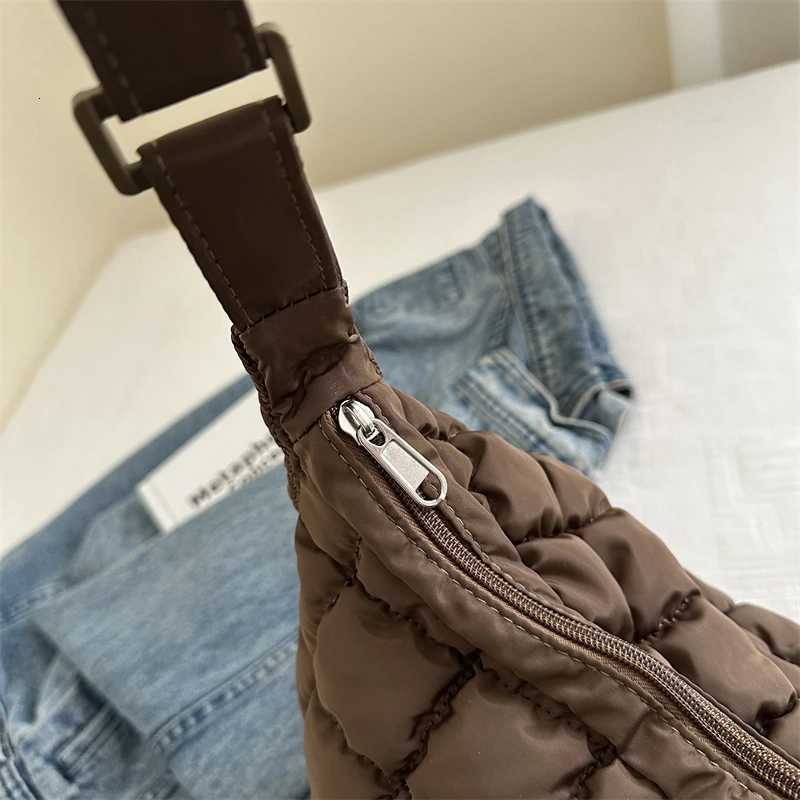 2025 New Quilted Puffer Shoulder Bag for Women Large Capacity Tote Sling Bag Fashion Casual Crossbody Satchel Bag Female HandbagT251110