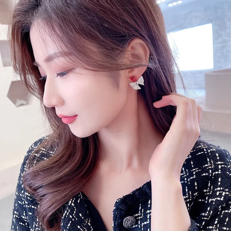Niche Sensibility Elegant Sweet Simple Earrings S925 Silver Needle Bow Earrings Fashion Jewelry 250409