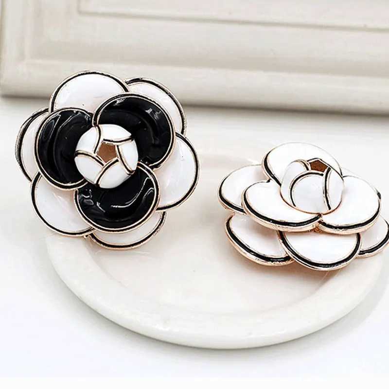 Luxury High Grade Luxury Big Brand Camellia cc Brooch Scarves Buckle Valentines Day Pin Brooches For Woman Gift Accessories Y251111