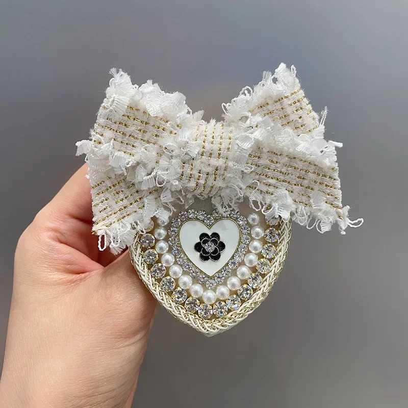 Luxury New Fabric Bow Brooch Pins for Women Pearl Crystal Flower Badge Fashion Heart-shaped Scarf Buckle Luxulry Jewelry Accessories Y251111