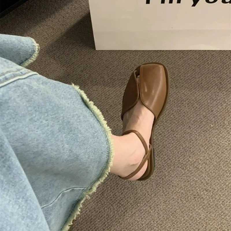 2024 New Summer Fi Womens Roman style Shoes Hats Sandals Womens Hollow Design Breathable Flat Comfortable SandalsXJ250410