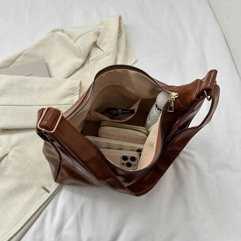 Large capacity dumpling bag women pu leather fashion shoulder bag high-end all ride commuter tote bagT251110