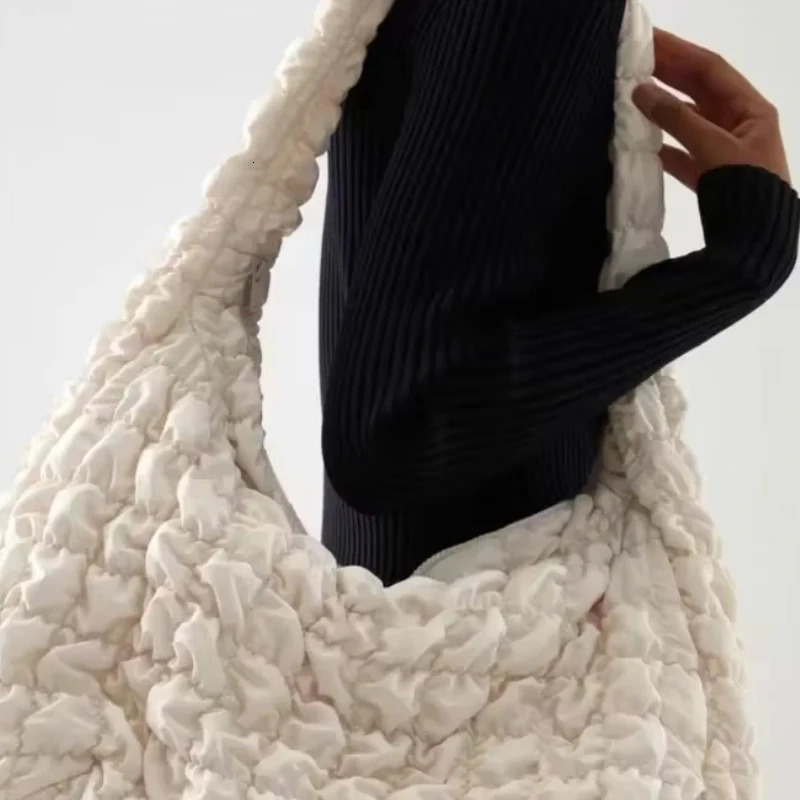 Autumn and Winter Fashion Large Capacity Folded Cloud Bags Lightweight Down Shoulder Bag Lady Messenger Light Weight Travel 251110