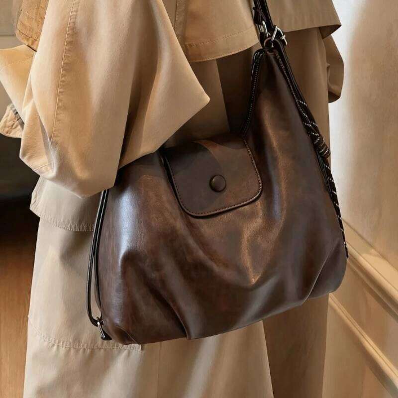 Vintage Large-Capacity Autumn And Winter Commuting Backpack, Single-Shoulder Tote Bag, No Pendant