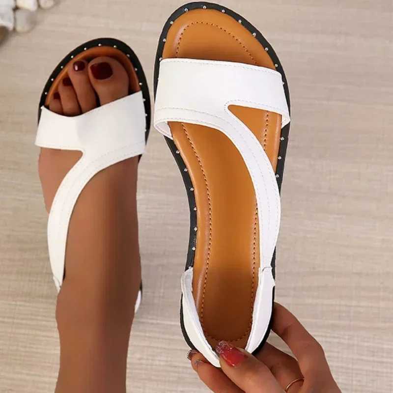 2024 Summer New Sandals Womens Flat Shoes Womens Flip Fi Comfortable Outdoor Womens ShoesXJ250410