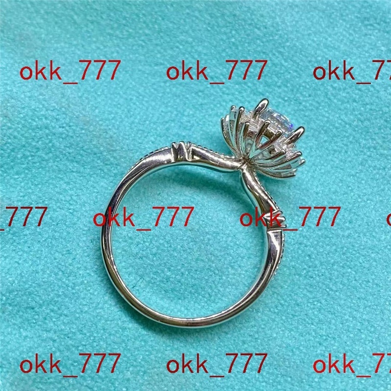 American Mosane Womens Diamond D Color VVS1 Grade Moissanite Wedding Ring Factory Wholesale Price for Marriage Proposal