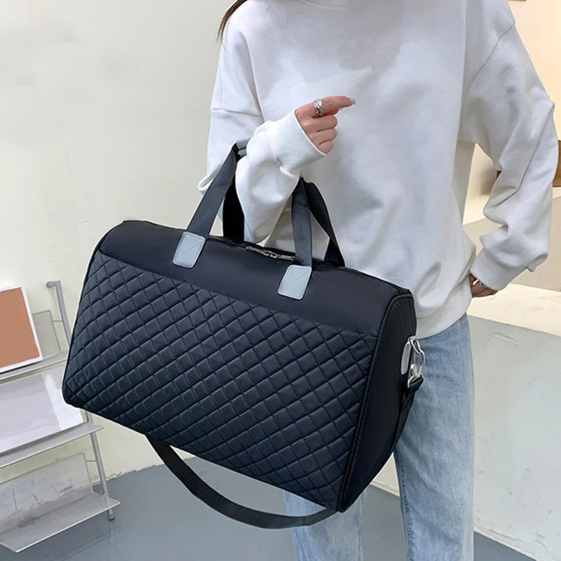 Large Capacity Travel Bag Can Be Worn on One Shoulder or Diagonally Stylish and Versatile with Adjustable Shoulder Straps 251110