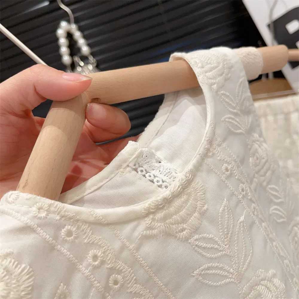 Flower embroidery summer girl set sleeveless lace vest+short outfit 3-7 year round neck childrens clothingXJ250410