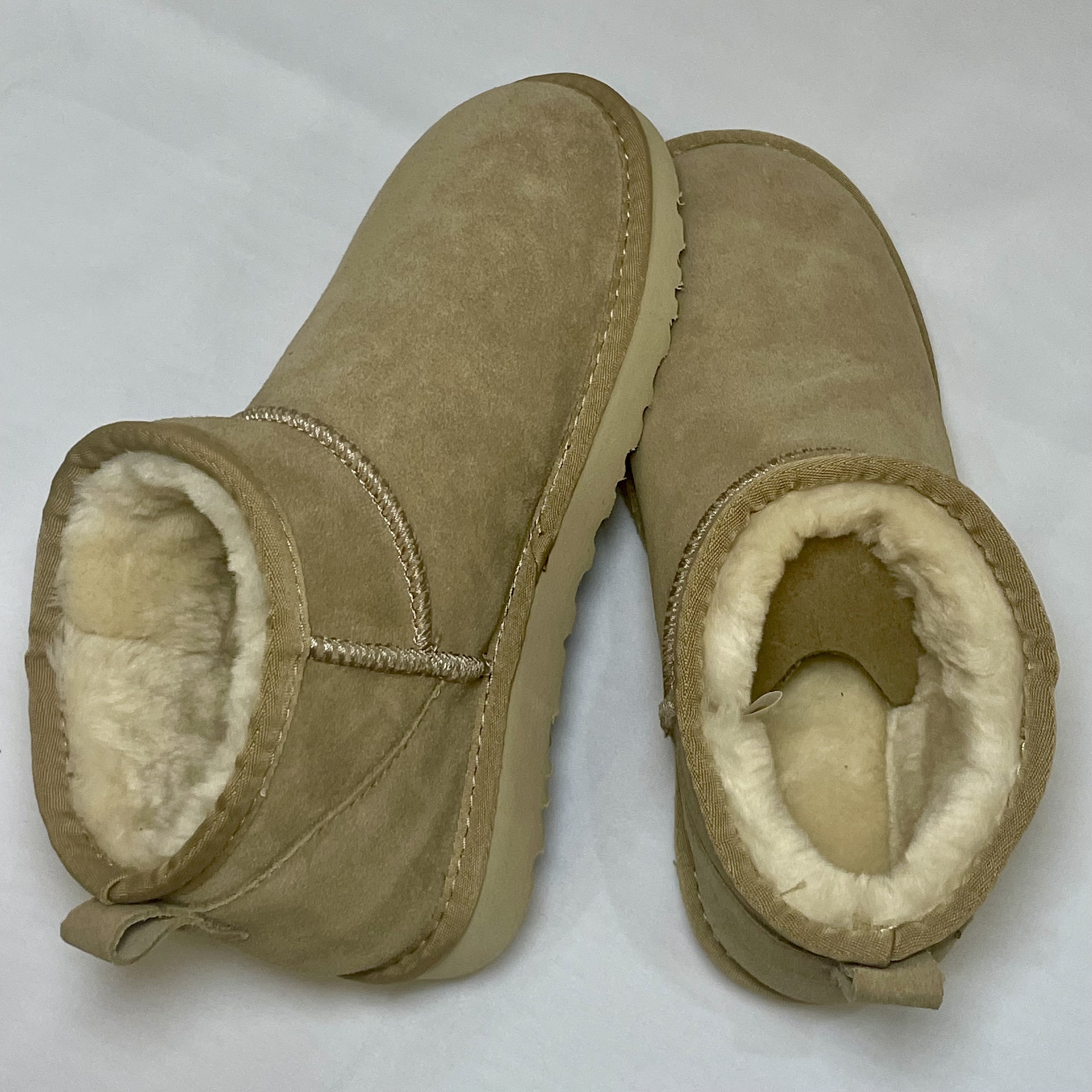 2026 New Winter Warm Wool Lined Short Boots Cotton Shoes Neutral Non slip Soft Bottom Comfortable Inflatable Cotton Shoes Men and Women Same 35-44 Siz