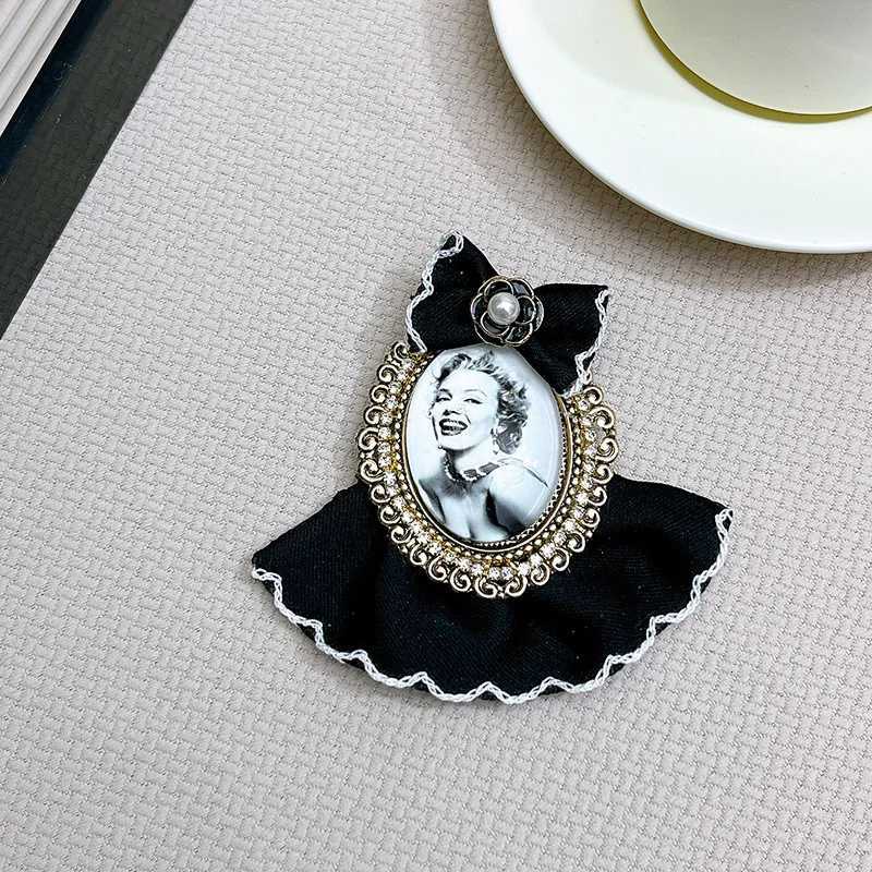 Luxury Retro Beauty Head Brooch Pins for Women Fabric Velvet Bow Badge Fashion Flower Corsage Decoration Clothing Accessories Jewelry Y251111