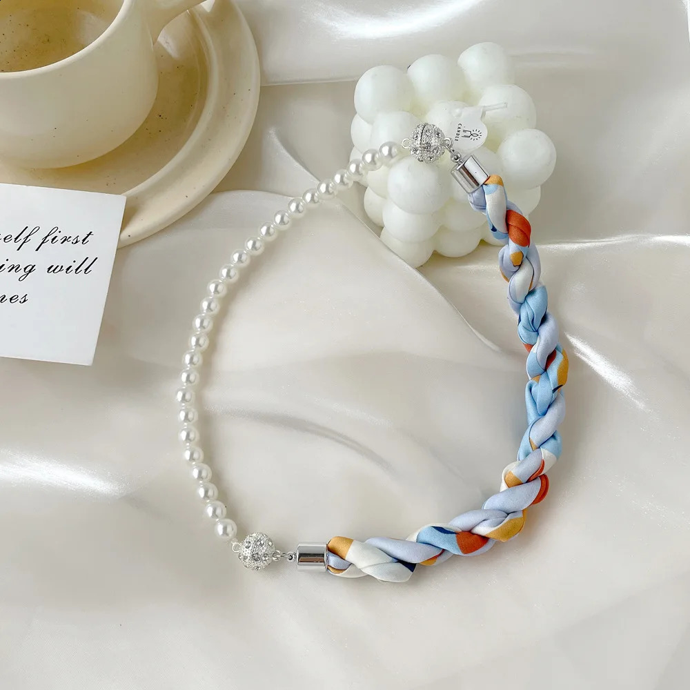 Summer Pearl Magnetic Buckle Necklace Silk Scarf Womens Pearl Niche High End Bracelet Temperature Kravik Scarf 250409