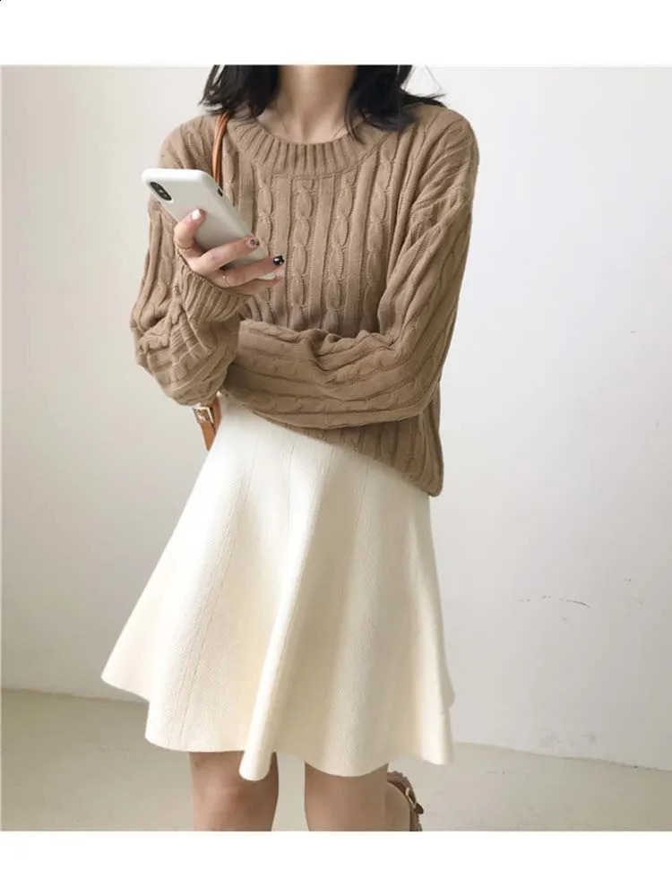 Knitted Mini Skateboard Womens High Waist Wrinkled Autumn Winter Street Clothing Solid Integrated 250407