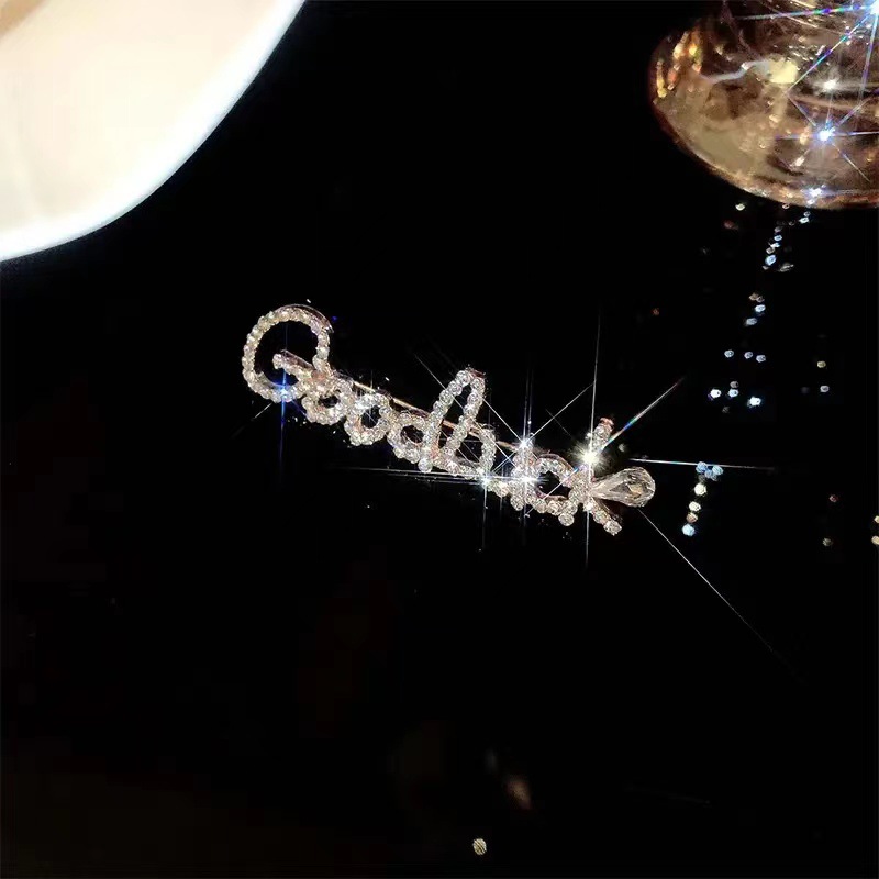 Delicate Women Designer Letter Brooches Gold Plated Inlay Crystal Rhinestone Jewelry Brooch Charm Pearl Pin Marry Birthday Party Gifts Accessories Fre