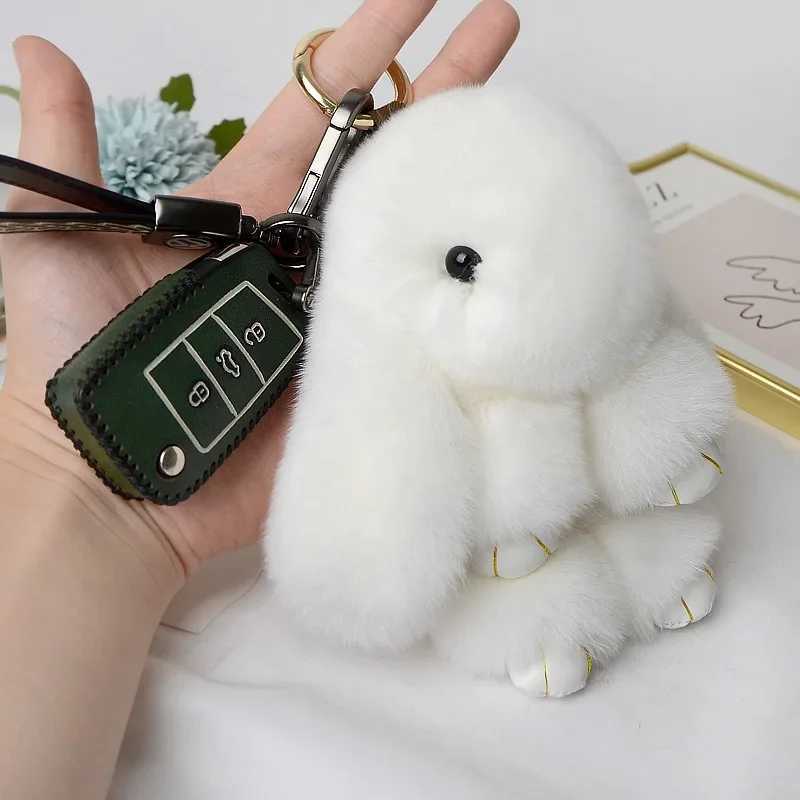 Cute natural rabbit fur Pom rabbit keychain for women fluffy rabbit keychain bag car basket jewelry wedding toy gift W250411