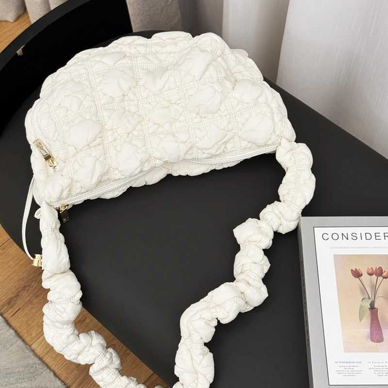 Womens down cotton pleated lightweight commuter versatile large capacity shoulder messenger bag cloud bagT251110