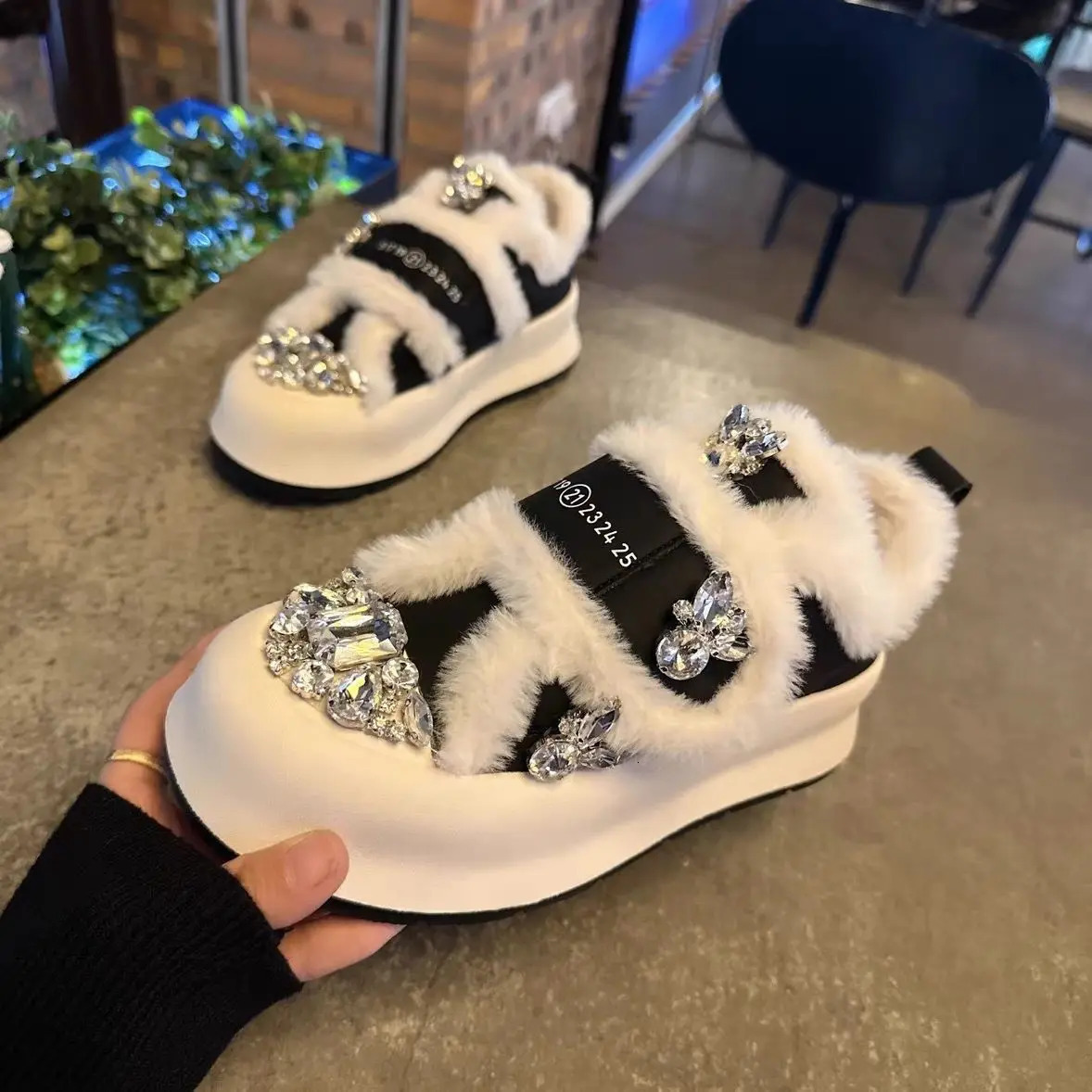 Top Quality Rhinestone Platform Shoes Women Mary Jane Cotton Flat Shoes Winter Fur Loafers Plush Shiny Crystal Shoes 251110