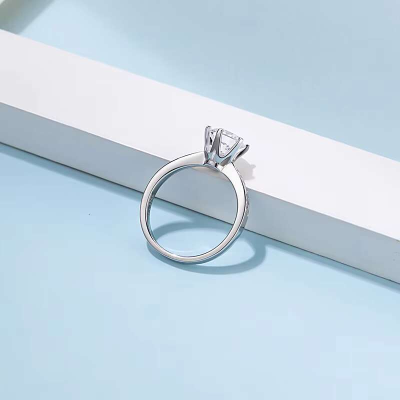 Hot Sale Sterling Silver Lady Engagement Ring Luxury Moissanite Ring