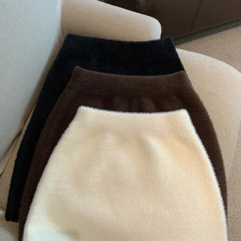 Elastic waist ultrathin womens short leather sexy and elegant full matching basic mini winter sweet casual knitting mink skin 250407