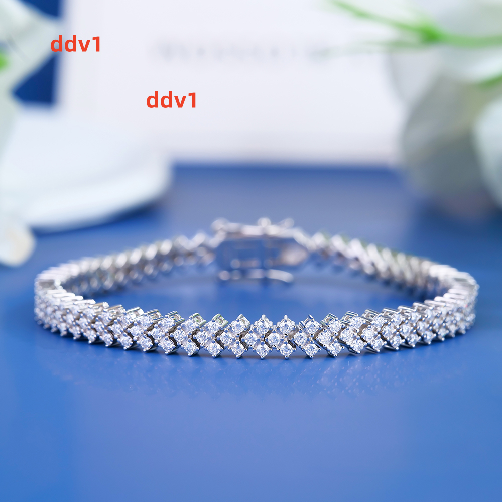 Fancy Style 925 Silver Jewely VVS Round Brilliant Cut Moissanite Bracelet for Gift Party