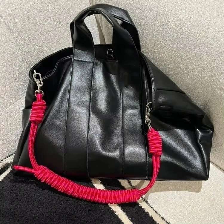 Simple Extra Large Capacity Soft Leather Premium Women's New Commuting 2025 Crossbody Bag Versatile Single Shoulder Handbag