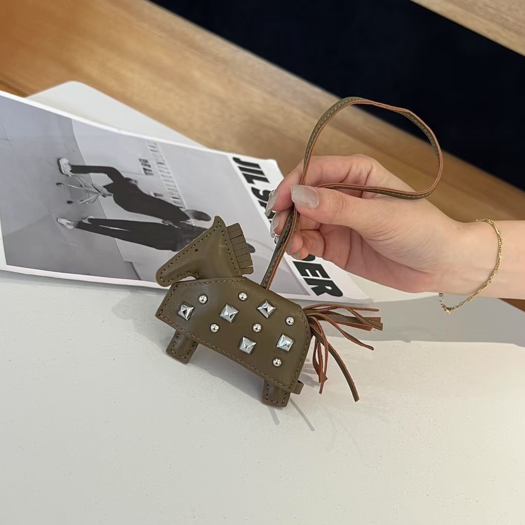 designer bag charm h home pony car hanging ornament keychain sheepskin genuine leather new rivet war horse bag pendant