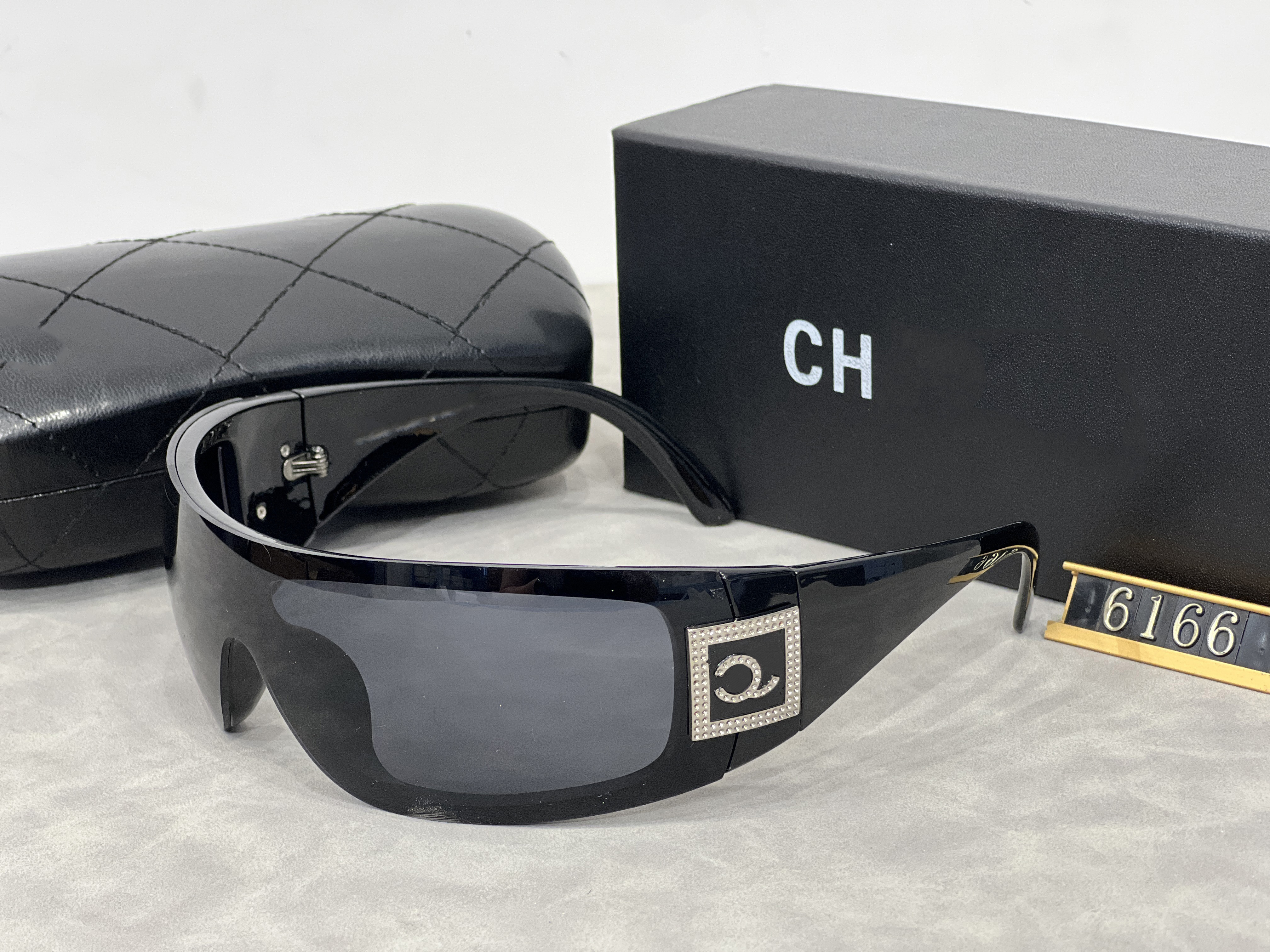 Brand designer sunglasses mens and women goggles luxurious fashionable classic leisure outdoor sun shading driving on the beach UV protection VU400 gift