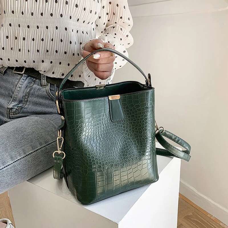 2025 New Retro Crocodile Leather Handbag, Single Shoulder Crossbody Bag, Fashion Designer, Women's Bucket, Large Capacity Women's Handbag5
