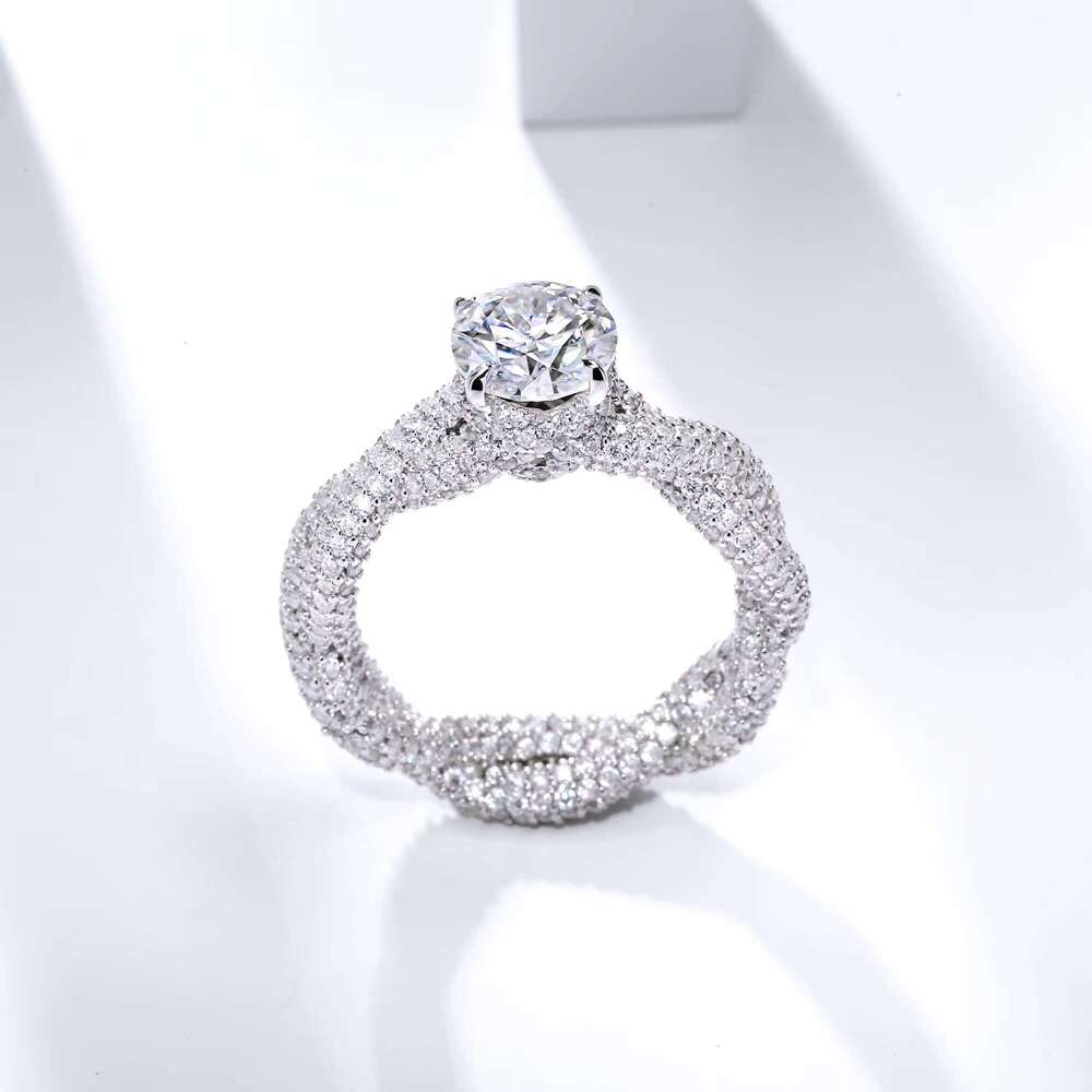 2ct Moissanite ring, full of luxury