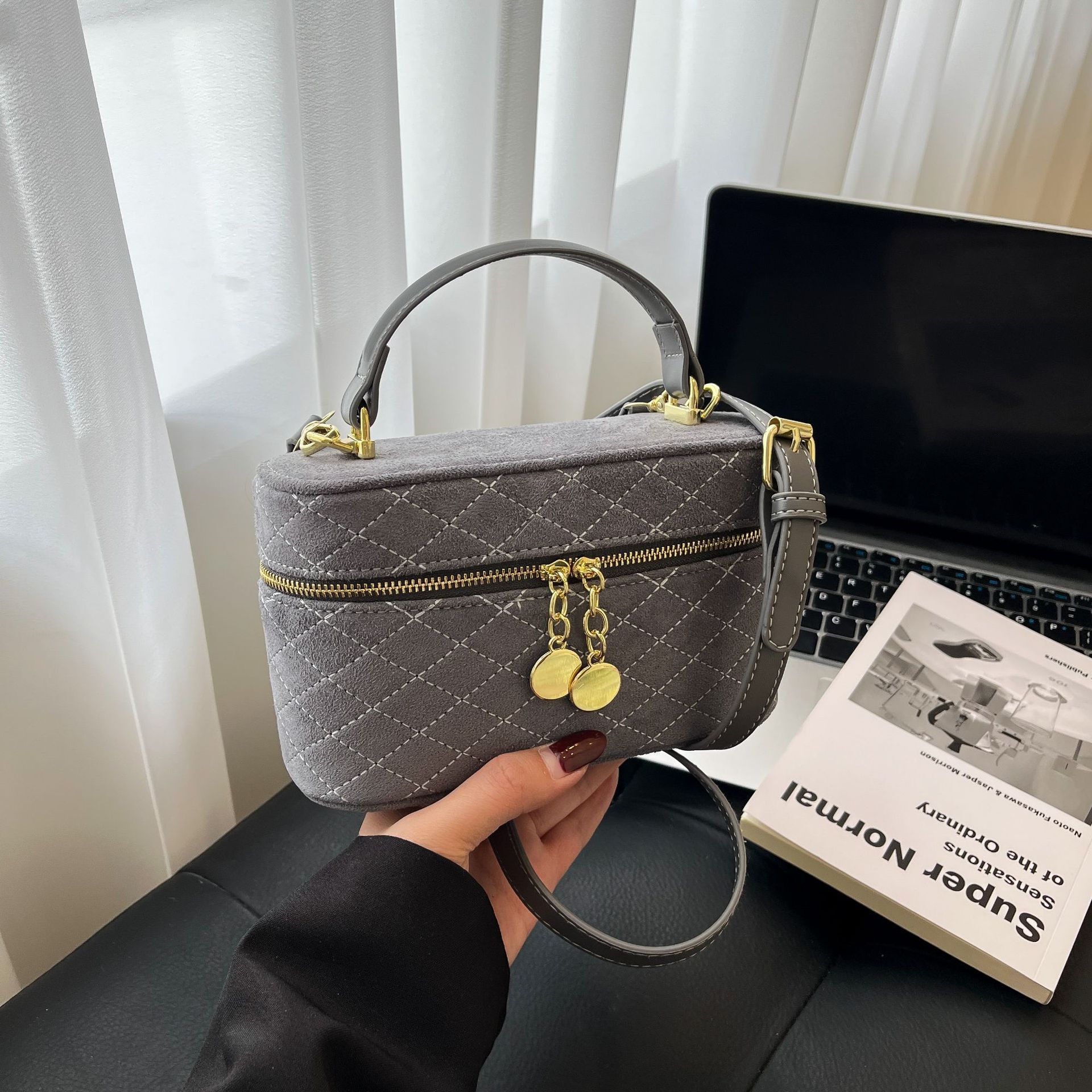 Luxury Brand Designer Bag High-End Matte Small Square Bag With Quilted Stitching, Vintage Women's Trendy Chain Fashion Crossbody Bag, Versatile H