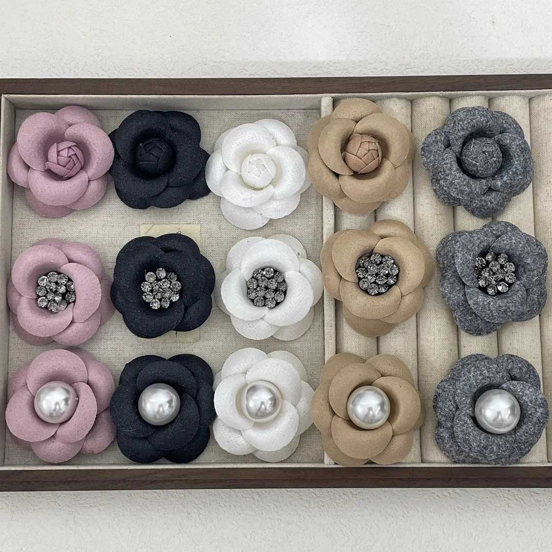 Luxury Korean Fabric Camellia Flower Brooches for Women Elegant Cloth Rhinestone Lapel Pin Handmade Design Fashion Jewelry Gifts Y251111