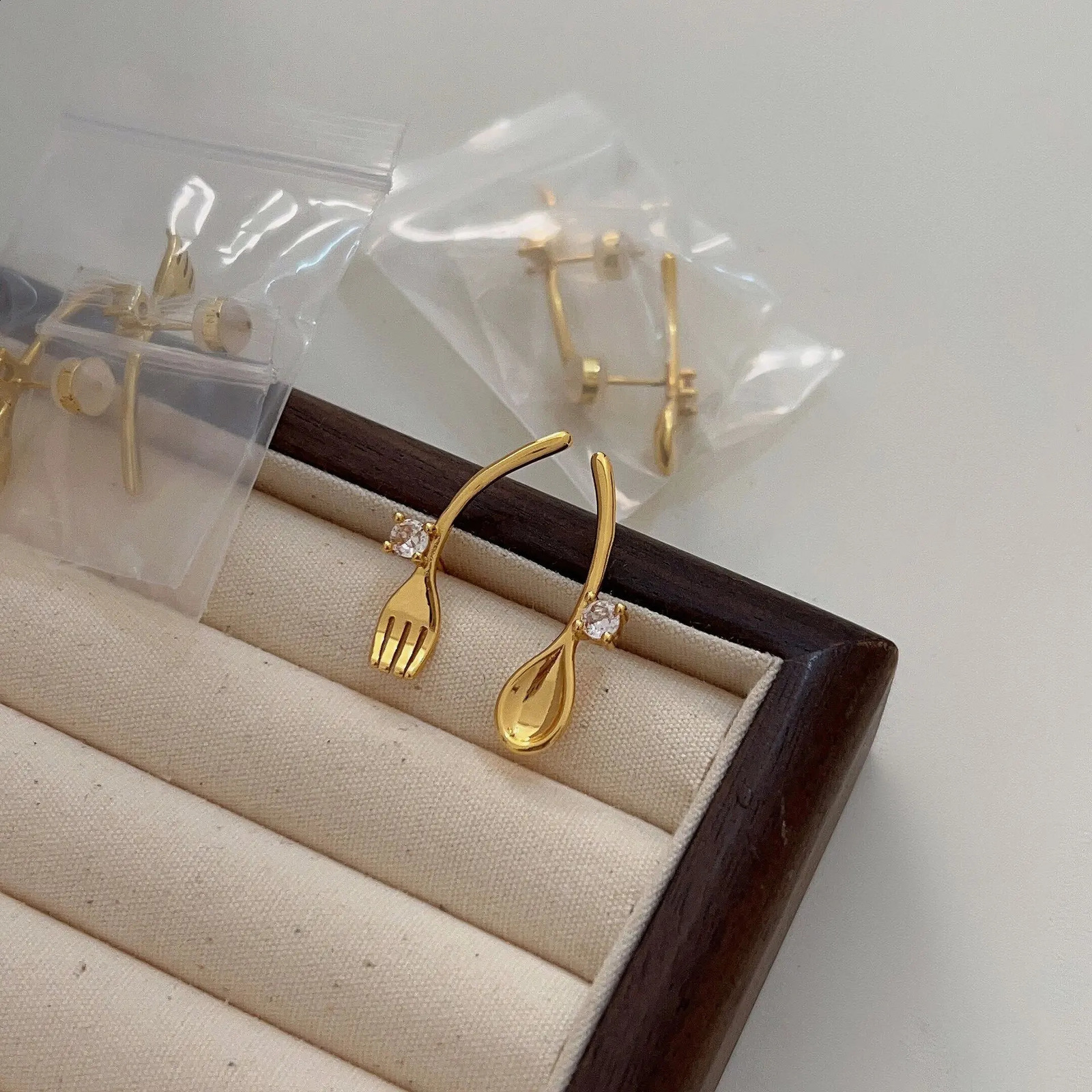 Creative Cute Asymmetric Tablet Earrings Inaly Zircon Ladle Fork Earrings Womens Fashion Earrings Accessories Gifts 250409